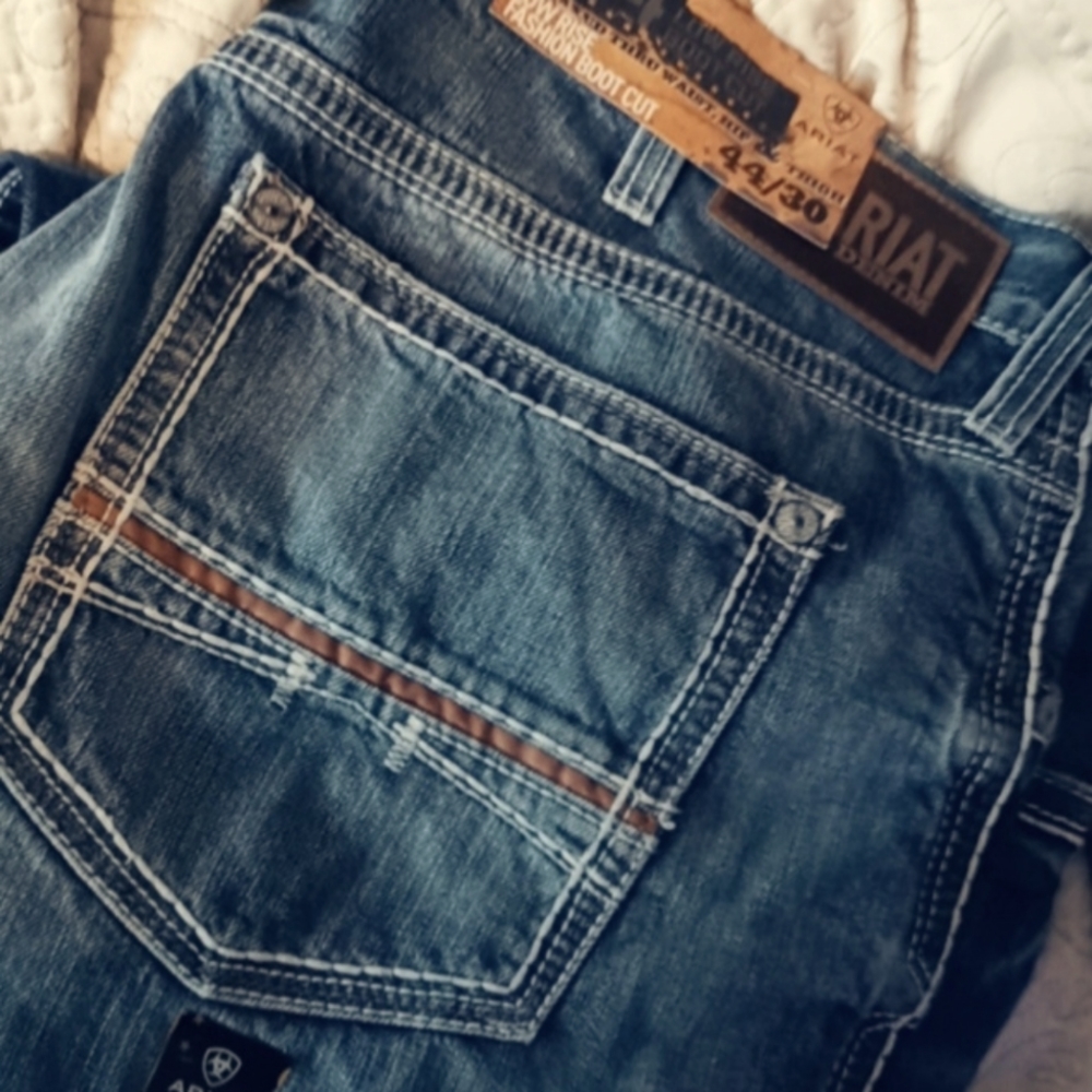 NEW ARIAT GULCH Jeans- hard to find size! 44/30